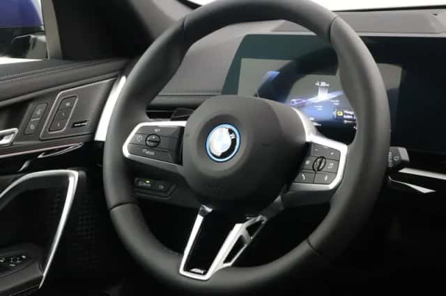 BMW iX1 (2026) thumbnail 2
