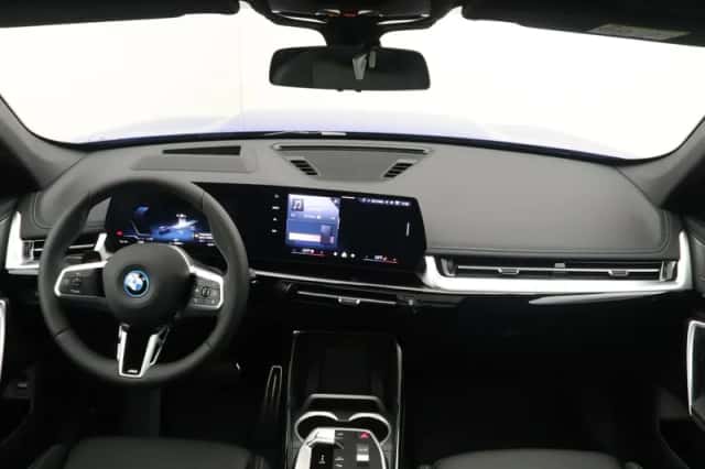 BMW iX1 (2026) thumbnail 13