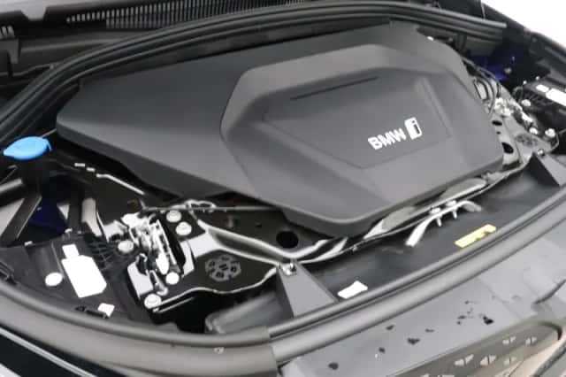 BMW iX1 (2026) thumbnail 4