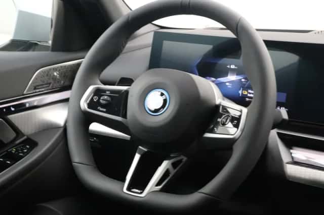 BMW i5 (2026) thumbnail 2