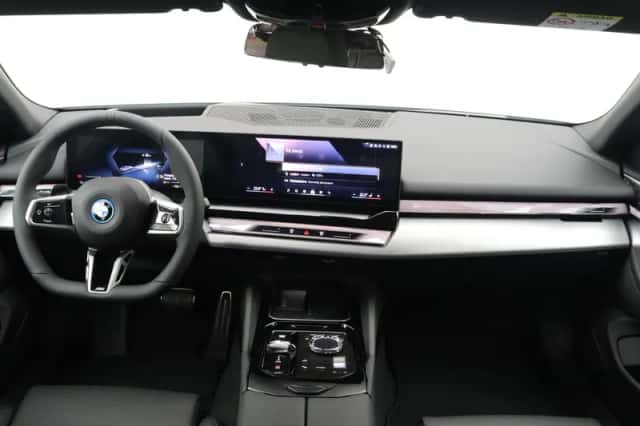 BMW i5 (2026) thumbnail 13