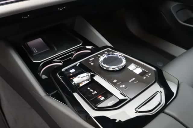 BMW i5 (2026) thumbnail 18