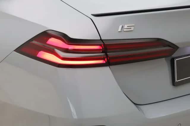 BMW i5 (2026) thumbnail 22