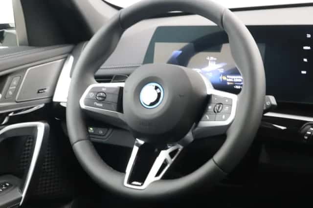 BMW iX1 (2026) thumbnail 2