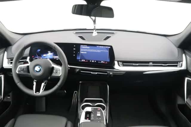 BMW iX1 (2026) thumbnail 13