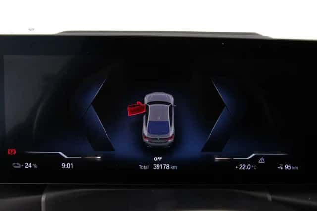 BMW i4 (2023) thumbnail 15