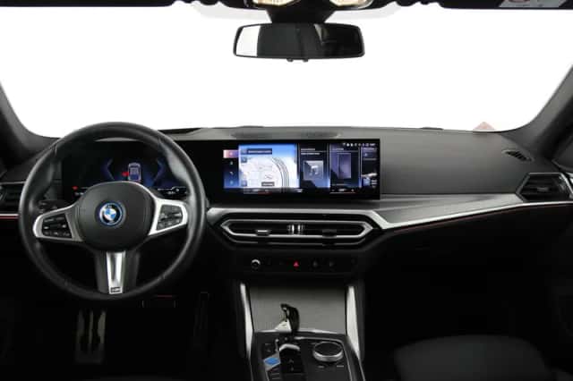 BMW i4 (2023) thumbnail 16