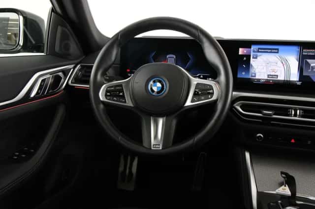 BMW i4 (2023) thumbnail 17