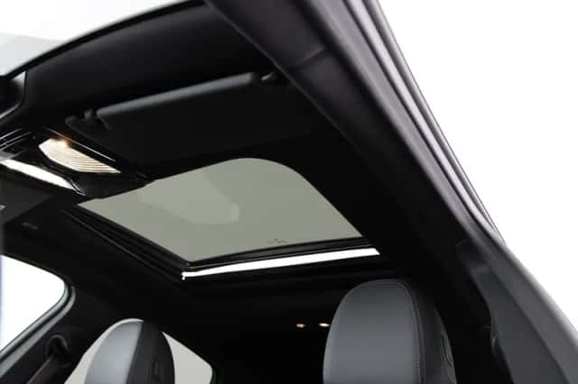 BMW i4 (2023) thumbnail 22