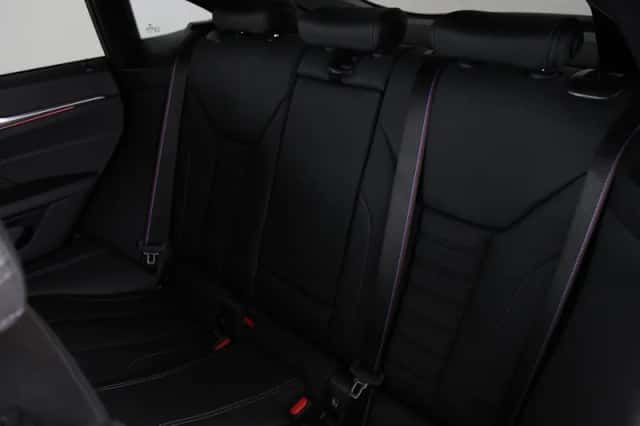 BMW i4 (2023) thumbnail 23