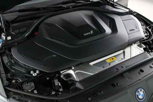 BMW i4 (2023) thumbnail 10