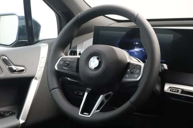 BMW iX (2026) thumbnail 2