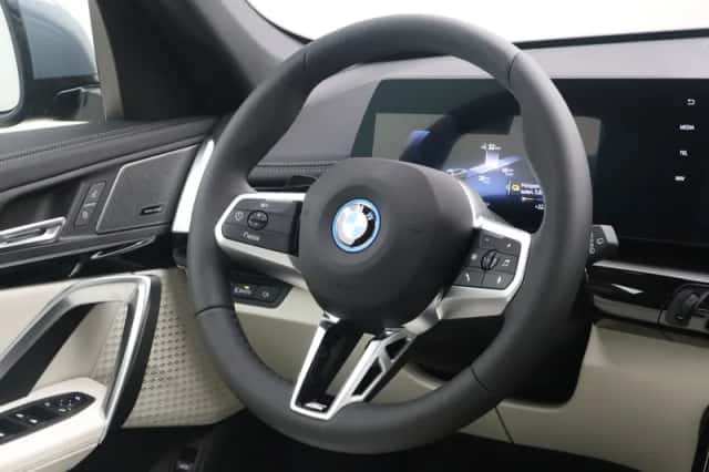 BMW iX1 (2026) thumbnail 2