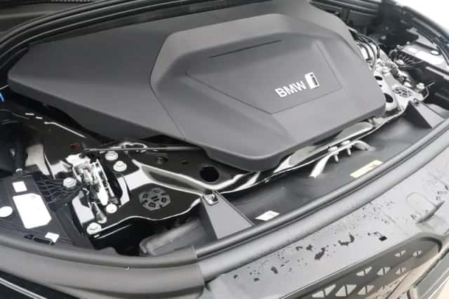 BMW iX1 (2026) thumbnail 4