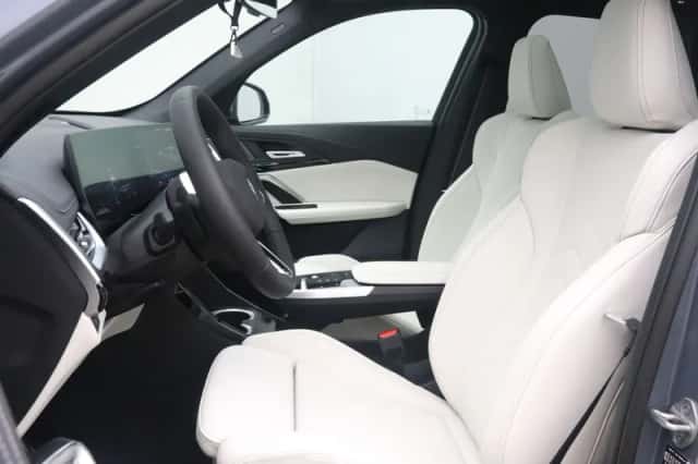 BMW iX1 (2026) thumbnail 5