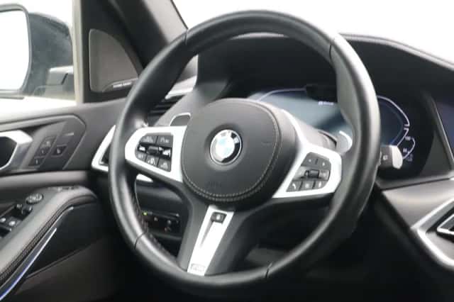 BMW X5 (2021) thumbnail 2