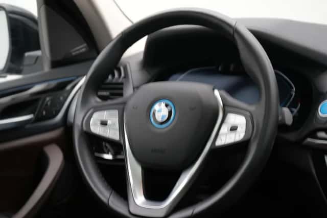 BMW iX3 (2021) thumbnail 2