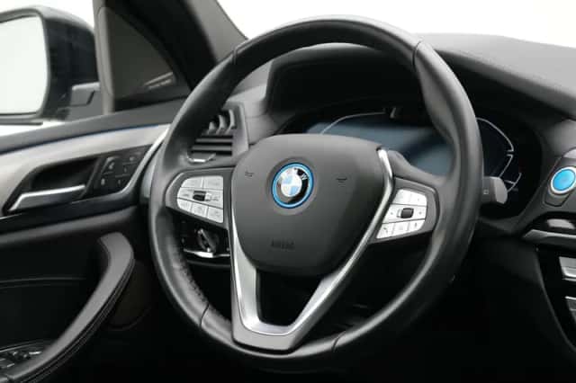 BMW iX3 (2021) thumbnail 2