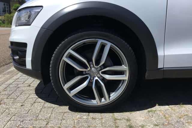 Audi Q5 (2015) thumbnail 2