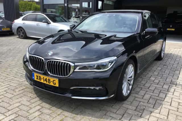 BMW 7-Serie (2018) thumbnail 1