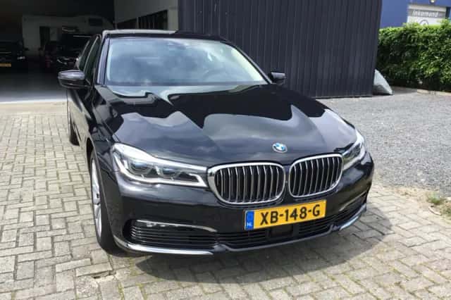 BMW 7-Serie (2018) thumbnail 2
