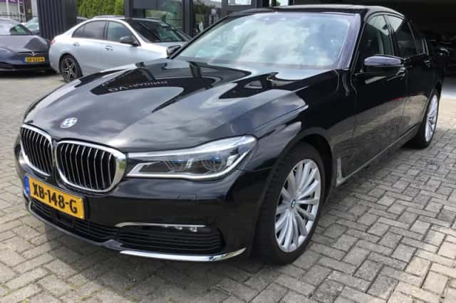 BMW 7-Serie (2018) thumbnail 3
