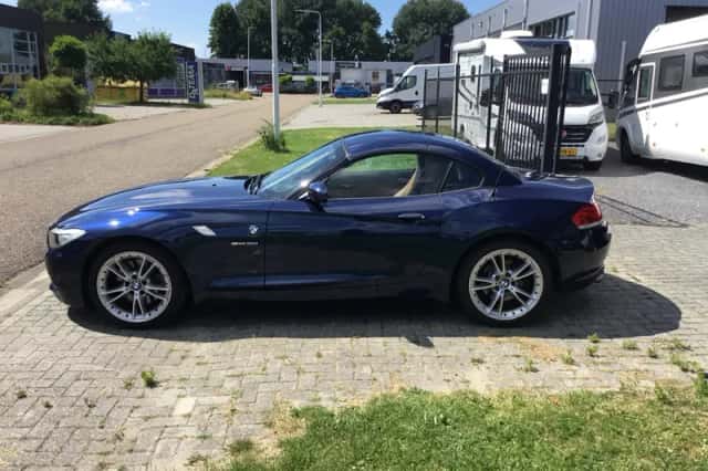 BMW Z4 (2011) thumbnail 1