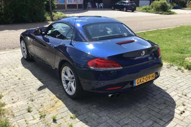 BMW Z4 (2011) thumbnail 2