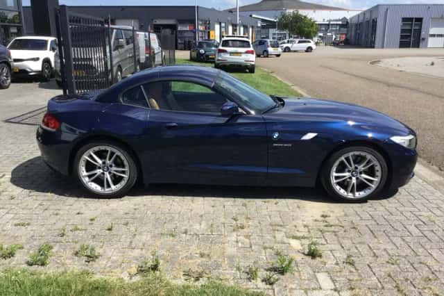 BMW Z4 (2011) thumbnail 6