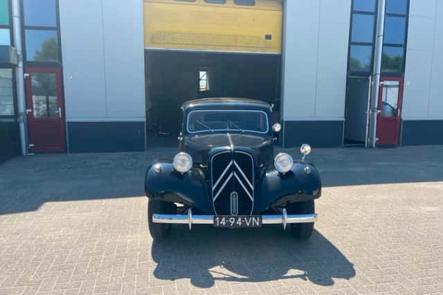 Citroën TRACTION (1954) thumbnail 2