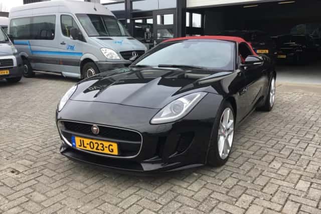 Jaguar F-Type (2016) thumbnail 1