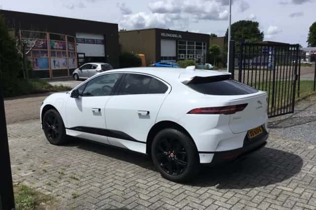 Jaguar I-Pace (2018) thumbnail 2