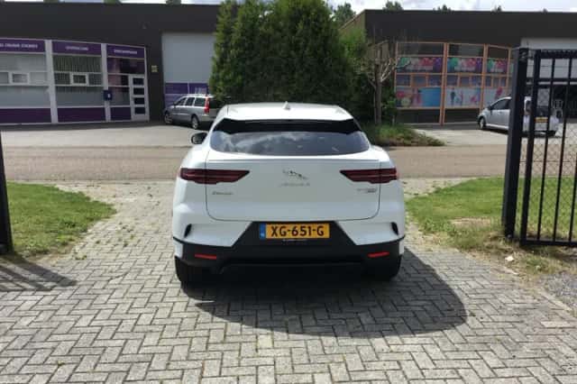 Jaguar I-Pace (2018) thumbnail 3