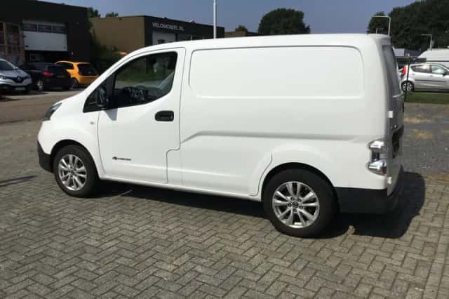 Nissan E-NV200 (2015) thumbnail 2