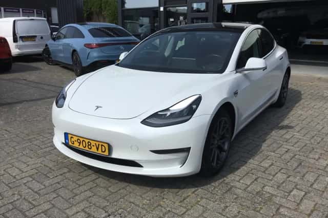 Tesla Model 3 (2019) thumbnail 1