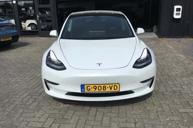 Tesla Model 3 (2019) thumbnail 2
