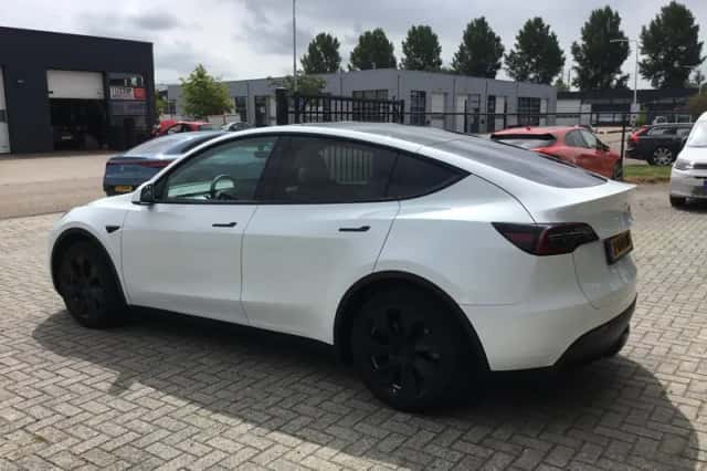 Tesla Model Y (2024) thumbnail 4