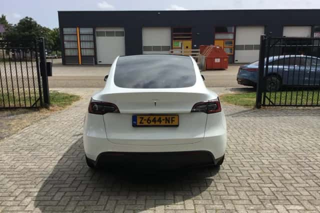 Tesla Model Y (2024) thumbnail 5