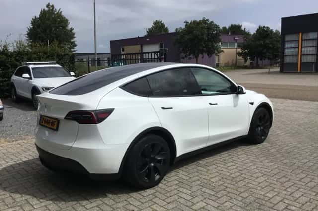 Tesla Model Y (2024) thumbnail 6