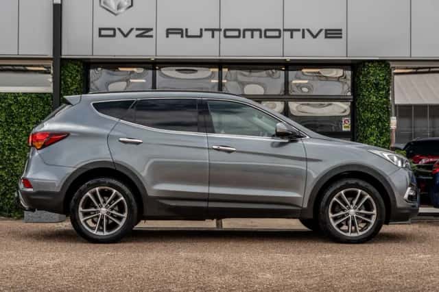 Hyundai Santa Fe (2018) thumbnail 4