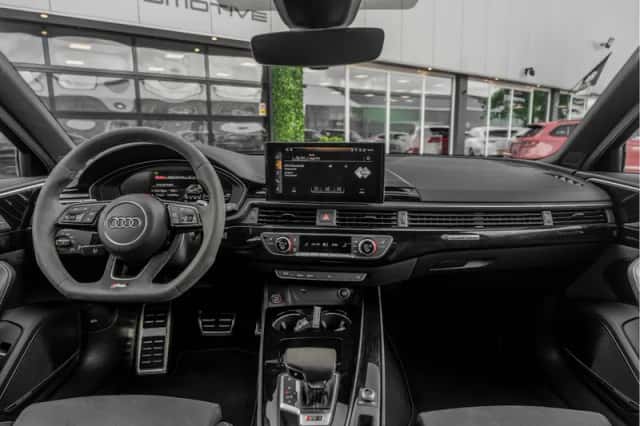 Audi RS 4 (2022) thumbnail 2
