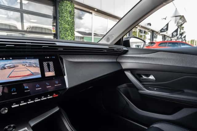 Peugeot 308 (2023) thumbnail 2