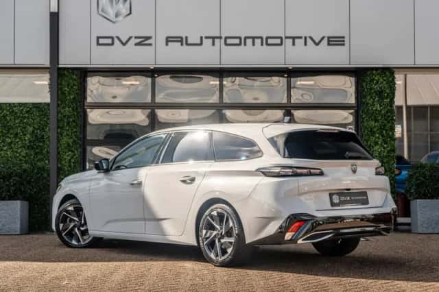 Peugeot 308 (2023) thumbnail 3