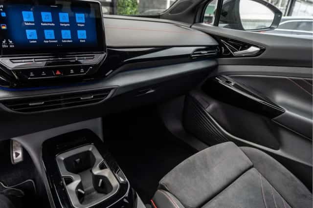 Volkswagen ID.4 (2023) thumbnail 2