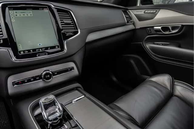 Volvo XC90 (2023) thumbnail 3
