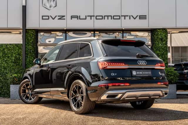 Audi Q7 (2022) thumbnail 4