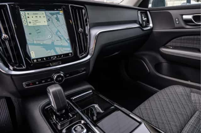 Volvo V60 (2022) thumbnail 2