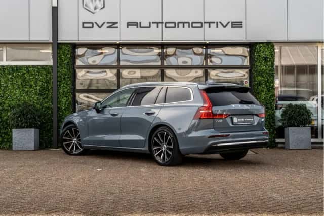 Volvo V60 (2022) thumbnail 3