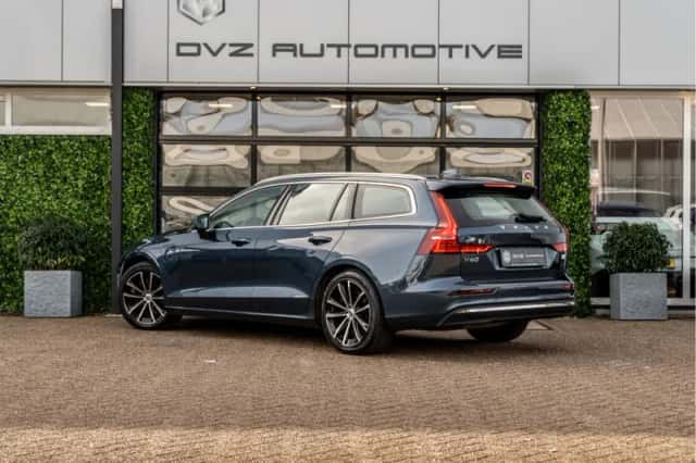 Volvo V60 (2022) thumbnail 3