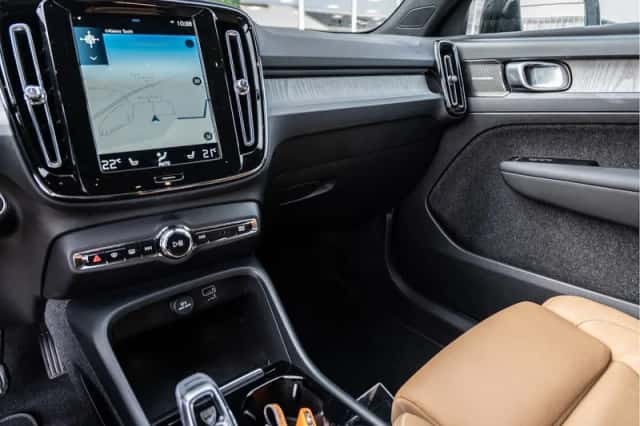 Volvo XC40 (2022) thumbnail 2